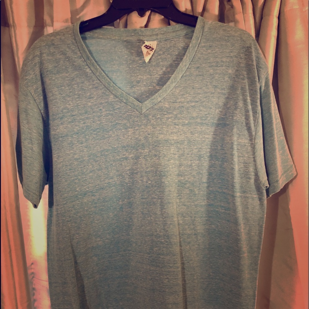 Light teal short sleeve tee
